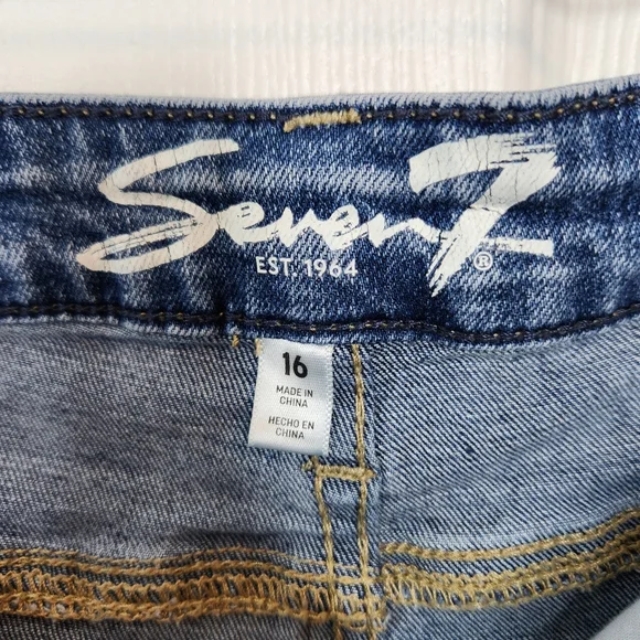 Seven7 Jean Bermuda Shorts Distressed Size 16 Light Blue Wash - Picture 8 of 9
